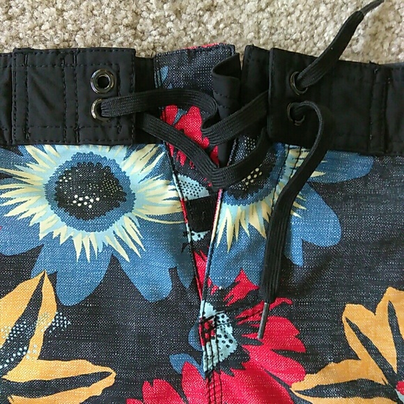 SWIM SHORT MOSSIMO SUPPLY CO. - Picture 3 of 6